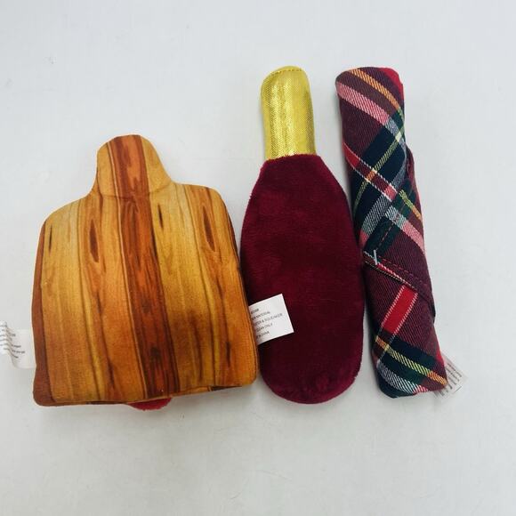 Charcuterie Board Plush Dog Toy Crinkle Squeakers Walgreens NWOT - Picture 2 of 2